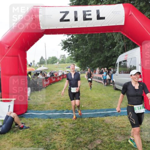 21.06.2025 - 27. Vierlanden-Triathlon MichiJ http://msf.ph/oto/8042892 15.06.2026 13:38:27 Ziel 786, 856, 911 meine-sportfotos.de