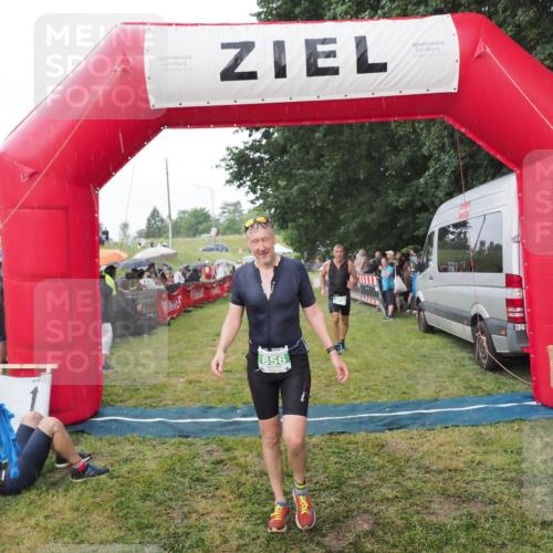 21.06.2025 - 27. Vierlanden-Triathlon MichiJ http://msf.ph/oto/8042907 15.06.2026 13:38:29 Ziel 786, 856, 911 meine-sportfotos.de