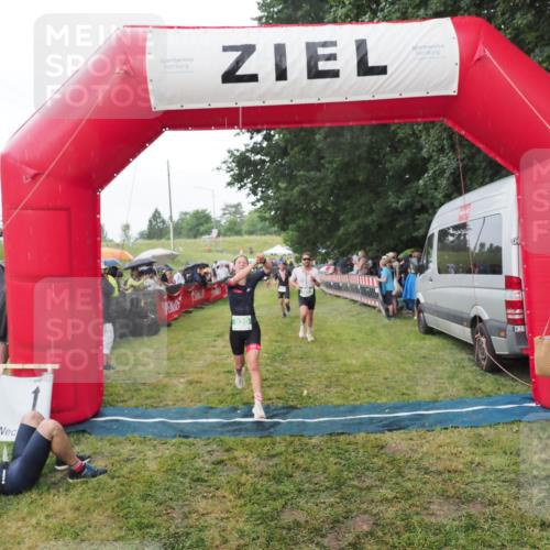 21.06.2025 - 27. Vierlanden-Triathlon MichiJ http://msf.ph/oto/8042950 15.06.2026 13:39:08 Ziel 745, 789, 920 meine-sportfotos.de