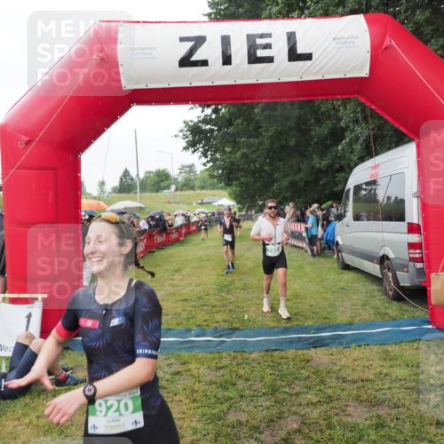 21.06.2025 - 27. Vierlanden-Triathlon MichiJ http://msf.ph/oto/8042967 15.06.2026 13:39:09 Ziel 745, 789, 920 meine-sportfotos.de