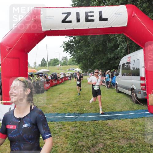 21.06.2025 - 27. Vierlanden-Triathlon MichiJ http://msf.ph/oto/8042969 15.06.2026 13:39:10 Ziel 745, 789, 920 meine-sportfotos.de