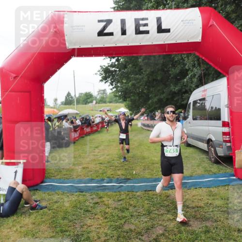 21.06.2025 - 27. Vierlanden-Triathlon MichiJ http://msf.ph/oto/8042982 15.06.2026 13:39:10 Ziel 745, 789, 920 meine-sportfotos.de