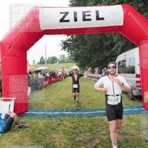 21.06.2025 - 27. Vierlanden-Triathlon MichiJ http://msf.ph/oto/8042989 15.06.2026 13:39:11 Ziel 745, 789, 920, 1082, 1083, 1084 meine-sportfotos.de