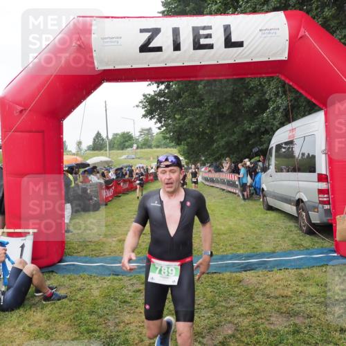 21.06.2025 - 27. Vierlanden-Triathlon MichiJ http://msf.ph/oto/8043007 15.06.2026 13:39:12 Ziel 745, 789, 824, 920, 1082, 1083, 1084 meine-sportfotos.de