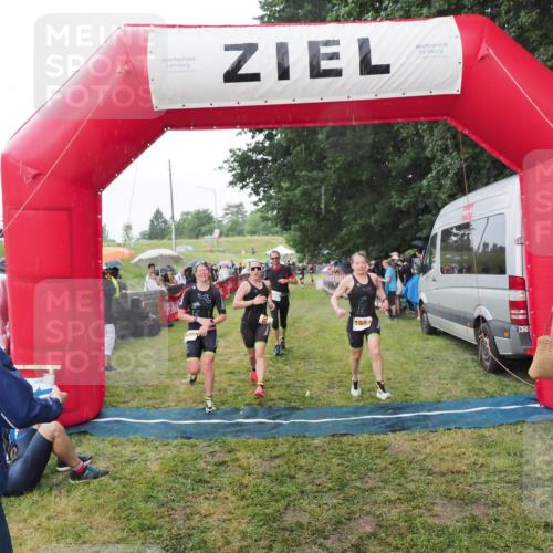 21.06.2025 - 27. Vierlanden-Triathlon MichiJ http://msf.ph/oto/8043017 15.06.2026 13:39:15 Ziel 745, 789, 824, 920, 1082, 1083, 1084 meine-sportfotos.de