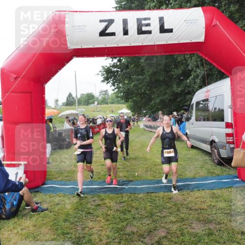 21.06.2025 - 27. Vierlanden-Triathlon MichiJ http://msf.ph/oto/8043022 15.06.2026 13:39:15 Ziel 745, 789, 824, 920, 1082, 1083, 1084 meine-sportfotos.de