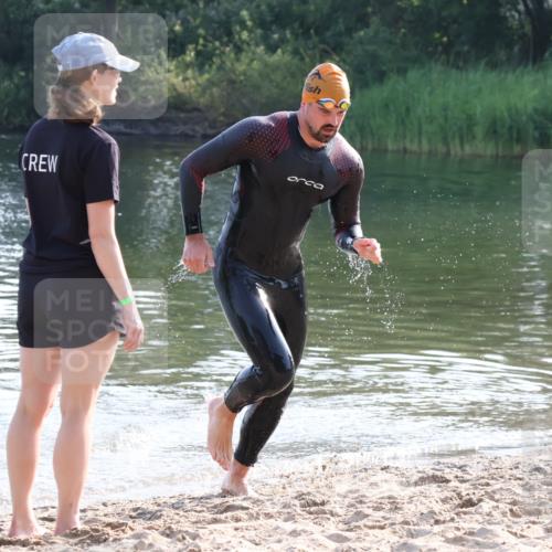 15.06.2025 - 27. Vierlanden-Triathlon Lena Gebhardt http://msf.ph/oto/8043245 15.06.2025 08:29:24 Schwimmen 4, 51 meine-sportfotos.de