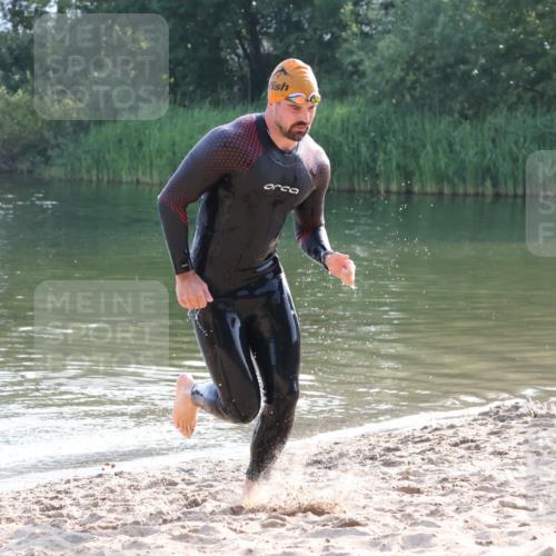 15.06.2025 - 27. Vierlanden-Triathlon Lena Gebhardt http://msf.ph/oto/8043248 15.06.2025 08:29:25 Schwimmen 4, 51 meine-sportfotos.de