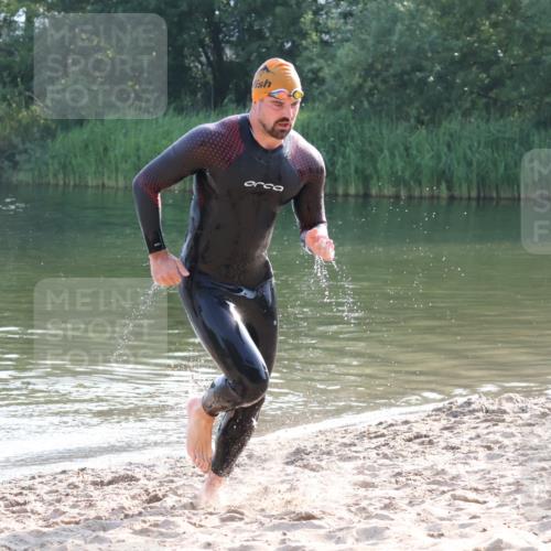 15.06.2025 - 27. Vierlanden-Triathlon Lena Gebhardt http://msf.ph/oto/8043251 15.06.2025 08:29:25 Schwimmen 4, 51 meine-sportfotos.de