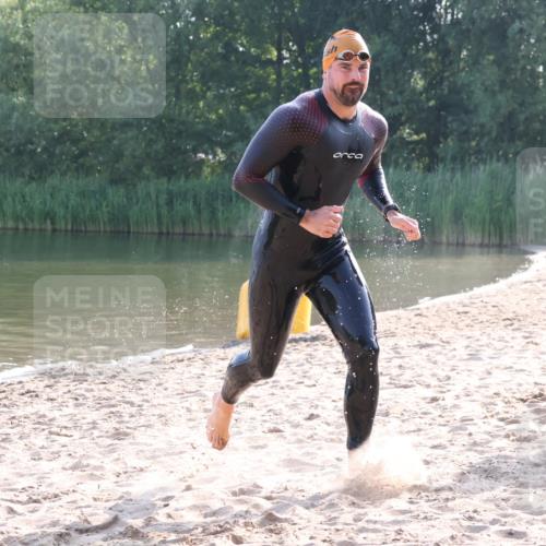 15.06.2025 - 27. Vierlanden-Triathlon Lena Gebhardt http://msf.ph/oto/8043256 15.06.2025 08:29:26 Schwimmen 4, 51 meine-sportfotos.de