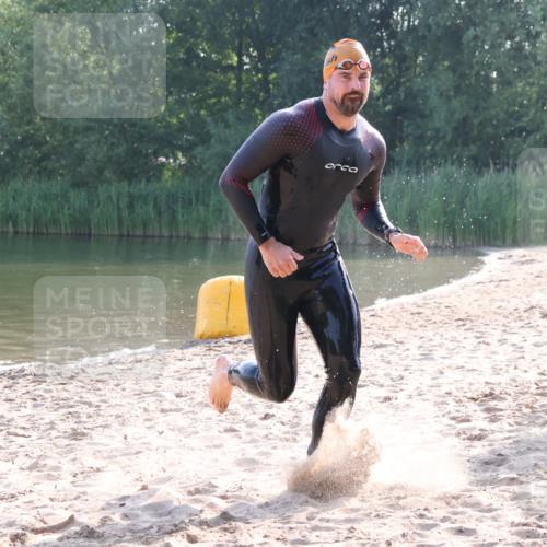 15.06.2025 - 27. Vierlanden-Triathlon Lena Gebhardt http://msf.ph/oto/8043258 15.06.2025 08:29:26 Schwimmen 4, 51 meine-sportfotos.de