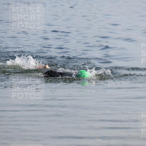 15.06.2025 - 27. Vierlanden-Triathlon Lena Gebhardt http://msf.ph/oto/8043265 15.06.2025 08:30:11 Schwimmen  meine-sportfotos.de