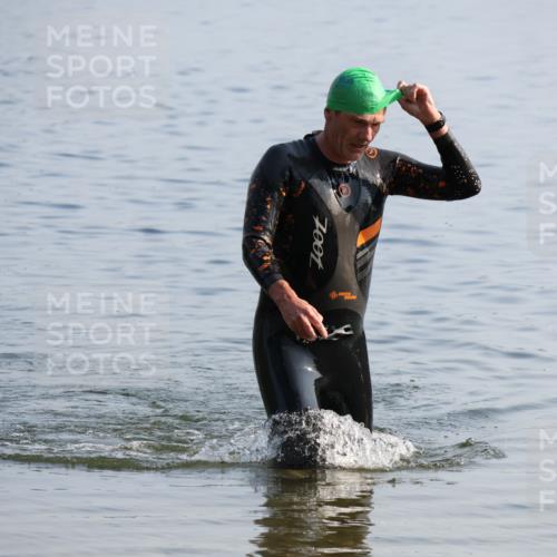 15.06.2025 - 27. Vierlanden-Triathlon Lena Gebhardt http://msf.ph/oto/8043268 15.06.2025 08:30:16 Schwimmen 37 meine-sportfotos.de