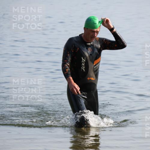 15.06.2025 - 27. Vierlanden-Triathlon Lena Gebhardt http://msf.ph/oto/8043270 15.06.2025 08:30:16 Schwimmen 37 meine-sportfotos.de