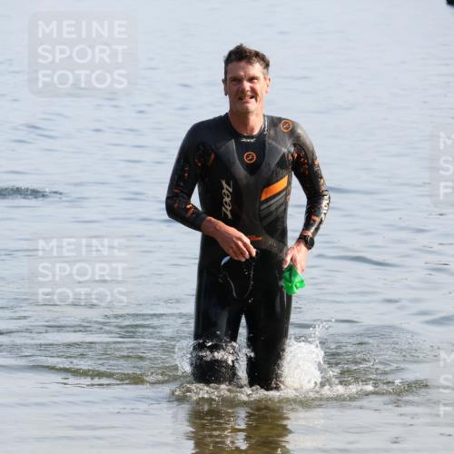 15.06.2025 - 27. Vierlanden-Triathlon Lena Gebhardt http://msf.ph/oto/8043272 15.06.2025 08:30:17 Schwimmen 37 meine-sportfotos.de