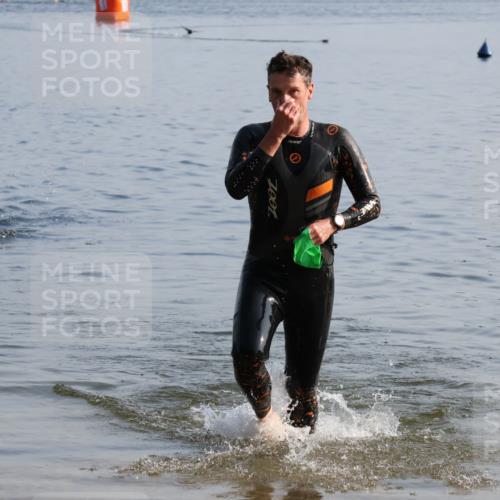 15.06.2025 - 27. Vierlanden-Triathlon Lena Gebhardt http://msf.ph/oto/8043274 15.06.2025 08:30:19 Schwimmen 37 meine-sportfotos.de