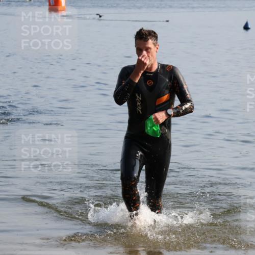 15.06.2025 - 27. Vierlanden-Triathlon Lena Gebhardt http://msf.ph/oto/8043276 15.06.2025 08:30:19 Schwimmen 37 meine-sportfotos.de