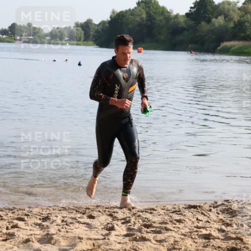 15.06.2025 - 27. Vierlanden-Triathlon Lena Gebhardt http://msf.ph/oto/8043285 15.06.2025 08:30:21 Schwimmen 17, 37 meine-sportfotos.de