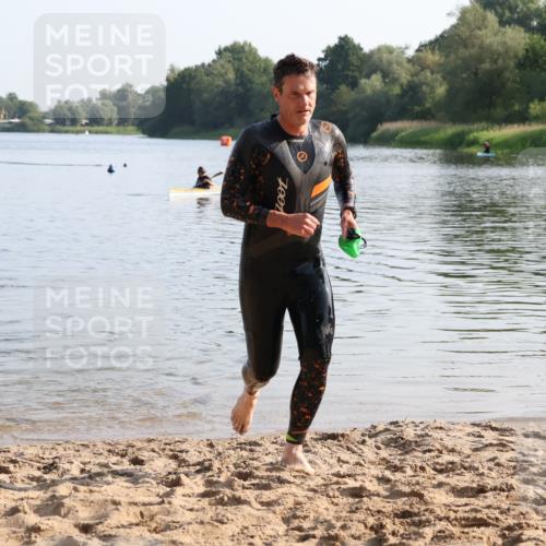 15.06.2025 - 27. Vierlanden-Triathlon Lena Gebhardt http://msf.ph/oto/8043290 15.06.2025 08:30:22 Schwimmen 17, 37 meine-sportfotos.de