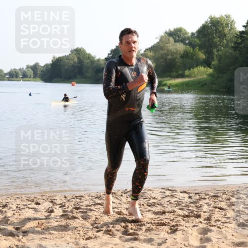 15.06.2025 - 27. Vierlanden-Triathlon Lena Gebhardt http://msf.ph/oto/8043293 15.06.2025 08:30:22 Schwimmen 17, 37 meine-sportfotos.de