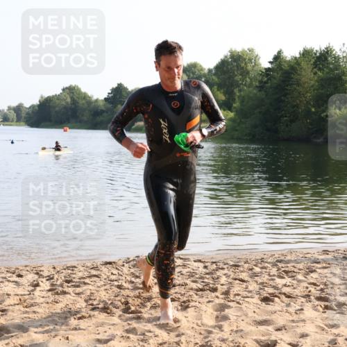 15.06.2025 - 27. Vierlanden-Triathlon Lena Gebhardt http://msf.ph/oto/8043297 15.06.2025 08:30:23 Schwimmen 17, 37 meine-sportfotos.de