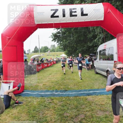 21.06.2025 - 27. Vierlanden-Triathlon MichiJ http://msf.ph/oto/8043298 15.06.2026 13:41:13 Ziel 167, 637, 925, 961 meine-sportfotos.de