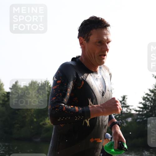 15.06.2025 - 27. Vierlanden-Triathlon Lena Gebhardt http://msf.ph/oto/8043301 15.06.2025 08:30:24 Schwimmen 17, 37 meine-sportfotos.de
