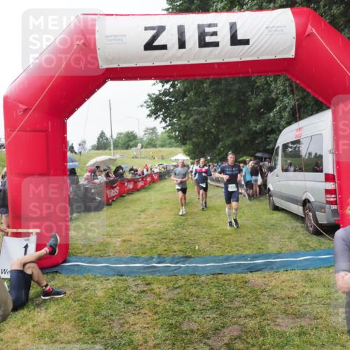 21.06.2025 - 27. Vierlanden-Triathlon MichiJ http://msf.ph/oto/8043302 15.06.2026 13:41:13 Ziel 167, 637, 925, 961 meine-sportfotos.de