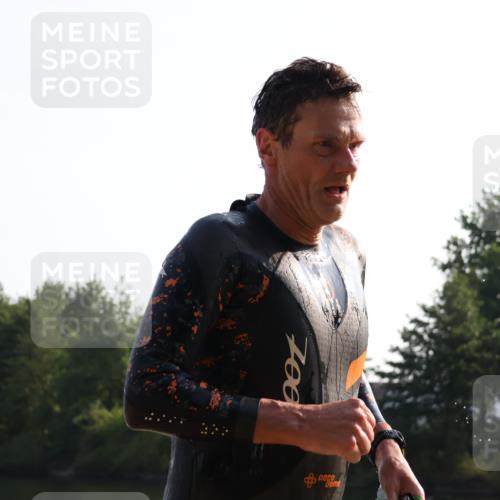15.06.2025 - 27. Vierlanden-Triathlon Lena Gebhardt http://msf.ph/oto/8043303 15.06.2025 08:30:24 Schwimmen 17, 37 meine-sportfotos.de