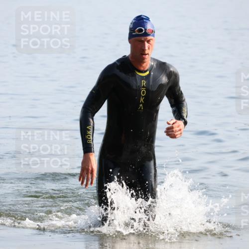 15.06.2025 - 27. Vierlanden-Triathlon Lena Gebhardt http://msf.ph/oto/8043306 15.06.2025 08:30:27 Schwimmen 17, 37 meine-sportfotos.de