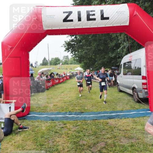 21.06.2025 - 27. Vierlanden-Triathlon MichiJ http://msf.ph/oto/8043307 15.06.2026 13:41:13 Ziel 167, 637, 925, 961 meine-sportfotos.de