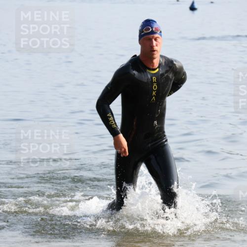 15.06.2025 - 27. Vierlanden-Triathlon Lena Gebhardt http://msf.ph/oto/8043310 15.06.2025 08:30:28 Schwimmen 17, 37 meine-sportfotos.de