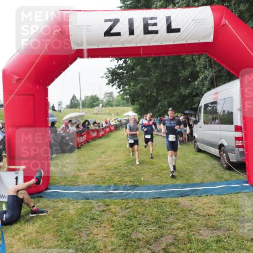 21.06.2025 - 27. Vierlanden-Triathlon MichiJ http://msf.ph/oto/8043311 15.06.2026 13:41:13 Ziel 167, 637, 925, 961 meine-sportfotos.de