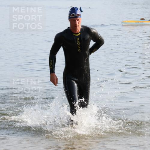 15.06.2025 - 27. Vierlanden-Triathlon Lena Gebhardt http://msf.ph/oto/8043312 15.06.2025 08:30:28 Schwimmen 17, 37 meine-sportfotos.de