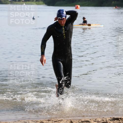 15.06.2025 - 27. Vierlanden-Triathlon Lena Gebhardt http://msf.ph/oto/8043315 15.06.2025 08:30:29 Schwimmen 17, 37 meine-sportfotos.de