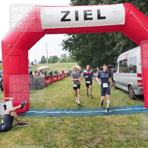 21.06.2025 - 27. Vierlanden-Triathlon MichiJ http://msf.ph/oto/8043322 15.06.2026 13:41:14 Ziel 167, 637, 925, 961 meine-sportfotos.de