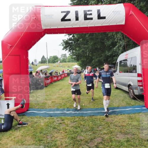21.06.2025 - 27. Vierlanden-Triathlon MichiJ http://msf.ph/oto/8043327 15.06.2026 13:41:14 Ziel 167, 637, 925, 961 meine-sportfotos.de