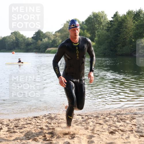 15.06.2025 - 27. Vierlanden-Triathlon Lena Gebhardt http://msf.ph/oto/8043328 15.06.2025 08:30:31 Schwimmen 17, 37 meine-sportfotos.de