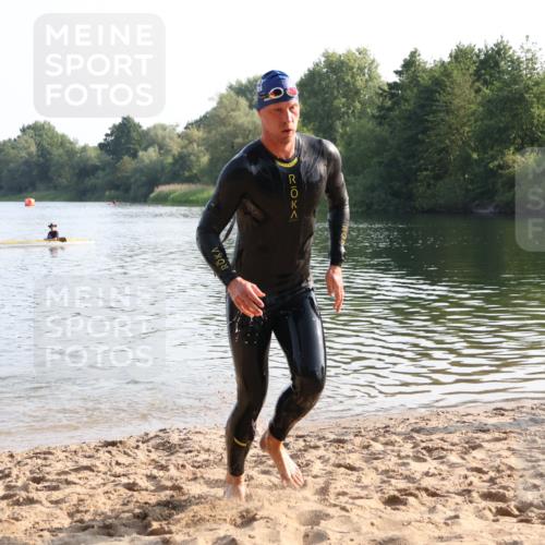 15.06.2025 - 27. Vierlanden-Triathlon Lena Gebhardt http://msf.ph/oto/8043330 15.06.2025 08:30:31 Schwimmen 17, 37 meine-sportfotos.de