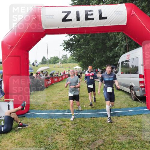 21.06.2025 - 27. Vierlanden-Triathlon MichiJ http://msf.ph/oto/8043331 15.06.2026 13:41:14 Ziel 167, 637, 925, 961 meine-sportfotos.de