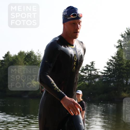 15.06.2025 - 27. Vierlanden-Triathlon Lena Gebhardt http://msf.ph/oto/8043332 15.06.2025 08:30:32 Schwimmen 17, 37 meine-sportfotos.de