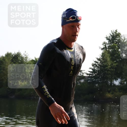 15.06.2025 - 27. Vierlanden-Triathlon Lena Gebhardt http://msf.ph/oto/8043334 15.06.2025 08:30:32 Schwimmen 17, 37 meine-sportfotos.de