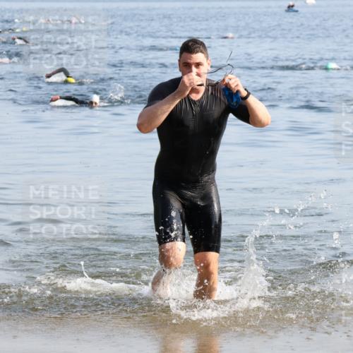 15.06.2025 - 27. Vierlanden-Triathlon Lena Gebhardt http://msf.ph/oto/8043359 15.06.2025 08:31:54 Schwimmen 30, 178 meine-sportfotos.de