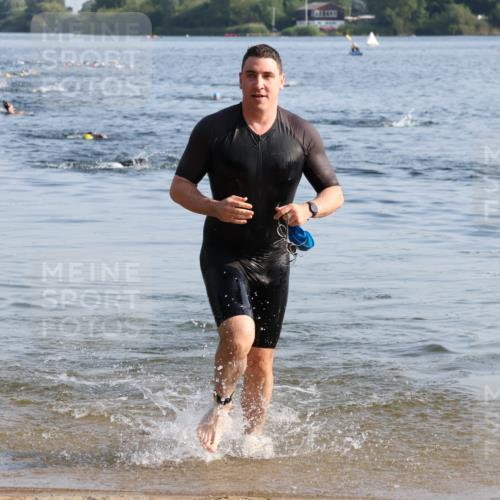 15.06.2025 - 27. Vierlanden-Triathlon Lena Gebhardt http://msf.ph/oto/8043365 15.06.2025 08:31:55 Schwimmen 30, 178 meine-sportfotos.de
