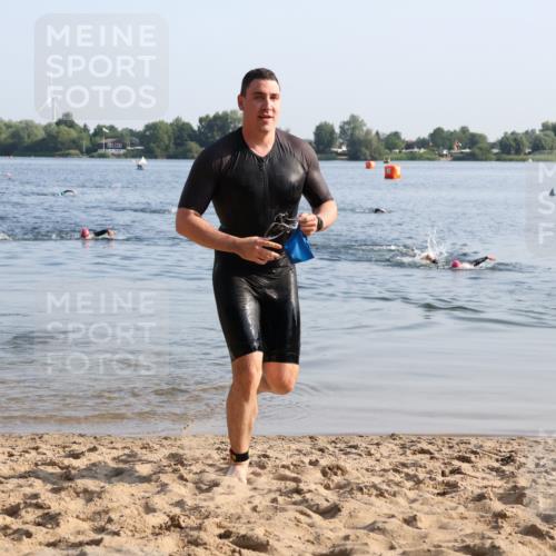 15.06.2025 - 27. Vierlanden-Triathlon Lena Gebhardt http://msf.ph/oto/8043380 15.06.2025 08:31:57 Schwimmen 30, 178 meine-sportfotos.de