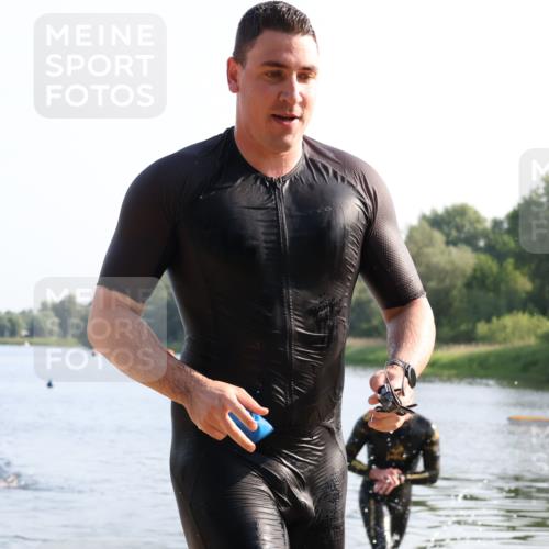 15.06.2025 - 27. Vierlanden-Triathlon Lena Gebhardt http://msf.ph/oto/8043385 15.06.2025 08:31:58 Schwimmen 30, 178 meine-sportfotos.de
