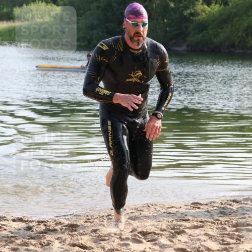 15.06.2025 - 27. Vierlanden-Triathlon Lena Gebhardt http://msf.ph/oto/8043389 15.06.2025 08:32:00 Schwimmen 30, 178 meine-sportfotos.de