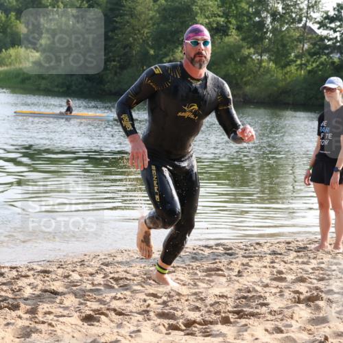 15.06.2025 - 27. Vierlanden-Triathlon Lena Gebhardt http://msf.ph/oto/8043395 15.06.2025 08:32:00 Schwimmen 30, 178 meine-sportfotos.de