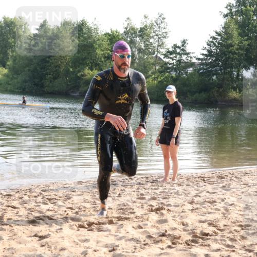 15.06.2025 - 27. Vierlanden-Triathlon Lena Gebhardt http://msf.ph/oto/8043397 15.06.2025 08:32:01 Schwimmen 30, 178 meine-sportfotos.de
