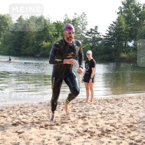 15.06.2025 - 27. Vierlanden-Triathlon Lena Gebhardt http://msf.ph/oto/8043399 15.06.2025 08:32:01 Schwimmen 30, 178 meine-sportfotos.de